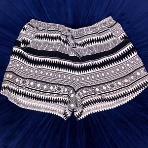 ⚪️No Boundaries Summer Shorts⚪️